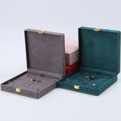 กล่องเครื่องประดับผ้าห่มอ่อนโยนเรียบ Organizer ทอง Buckle หรูหรา Case OEM