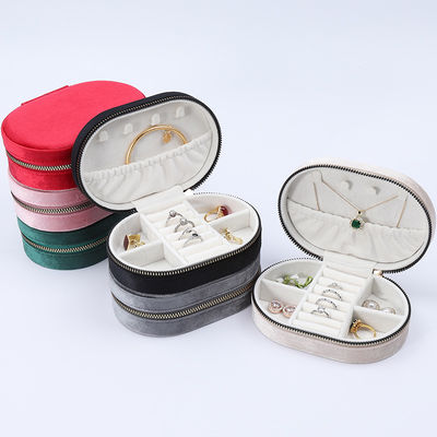 Oval Multiple Cells Soft Velvet Jewelry Travel Zipper Organizer สําหรับแหวนแขวน