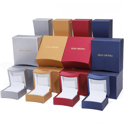 ซื้อ กล่องบรรจุเครื่องประดับหนัง PU หลายสีทรงโค้ง สําหรับชุดแขวนแหวน online manufacture