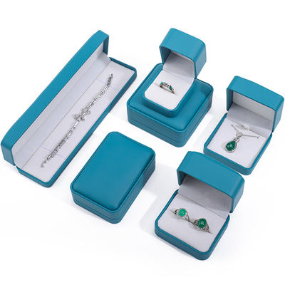 พาวกอกสีเขียว ตาจับหนังปลอม เครื่องประดับบรรจุกล่องชุด กล่องหรู