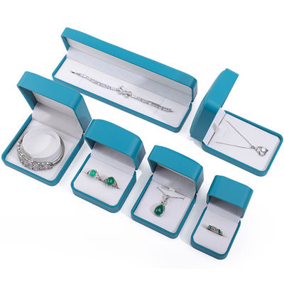 พาวกอกสีเขียว ตาจับหนังปลอม เครื่องประดับบรรจุกล่องชุด กล่องหรู