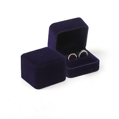 กล่องเครื่องประดับกำมะหยี่สีเขียวเข้มสำหรับใส่แหวนแต่งงานแบบพลิก