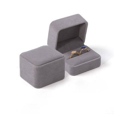 กล่องเครื่องประดับกำมะหยี่สีเขียวเข้มสำหรับใส่แหวนแต่งงานแบบพลิก