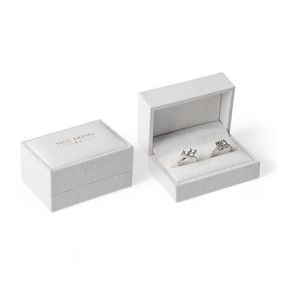 กล่องเครื่องประดับสีขาวกำมะหยี่ทรงสี่เหลี่ยมผืนผ้าสำหรับสร้อยข้อมือ สร้อยคอ แหวน