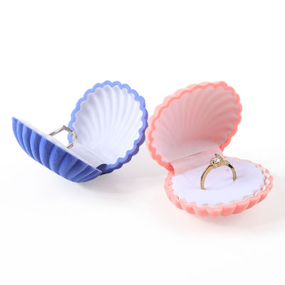 บรรจุภัณฑ์เครื่องประดับกล่องแหวนกำมะหยี่แบบฝาพับคุณภาพสูงที่ปรับแต่งได้