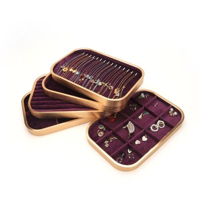 ถาดเครื่องประดับกำมะหยี่สีม่วงหรูหราแบบปรับแต่งได้ OEM ถาดเครื่องประดับสำหรับแสดงแหวน สร้อยข้อมือ สร้อยคอ