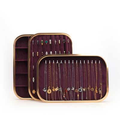 ถาดเครื่องประดับกำมะหยี่สีม่วงหรูหราแบบปรับแต่งได้ OEM ถาดเครื่องประดับสำหรับแสดงแหวน สร้อยข้อมือ สร้อยคอ