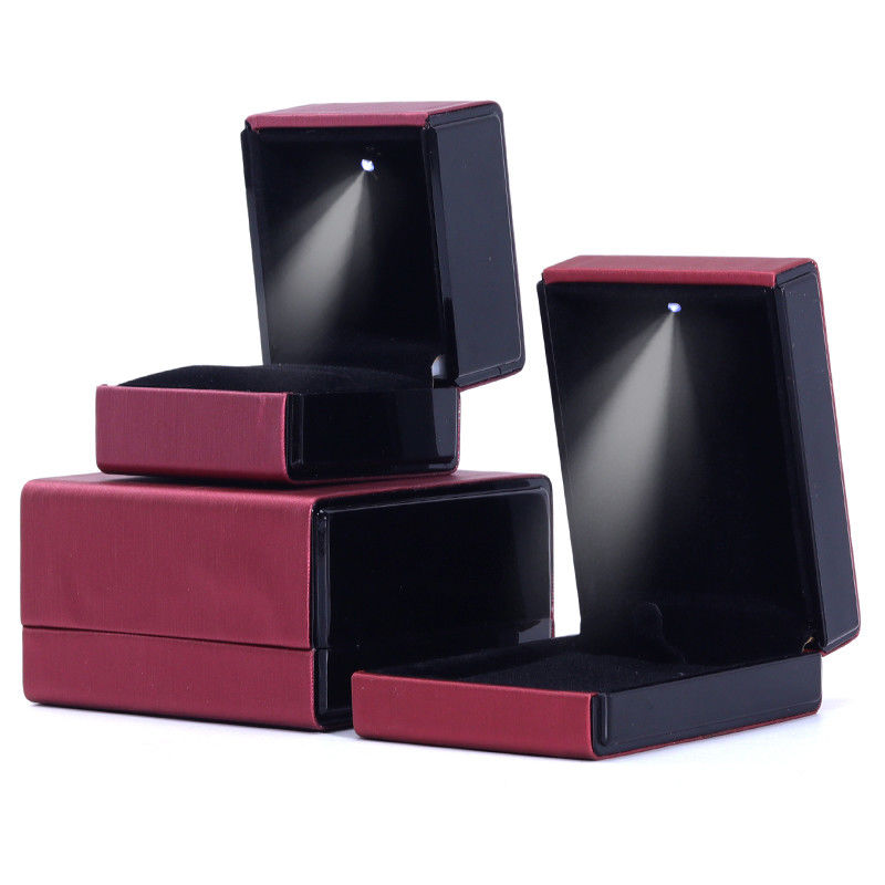 Hanhong Custom Logo LED Light กล่องเครื่องประดับสําหรับกระปุก สร้อยคอและแหวนในหนัง