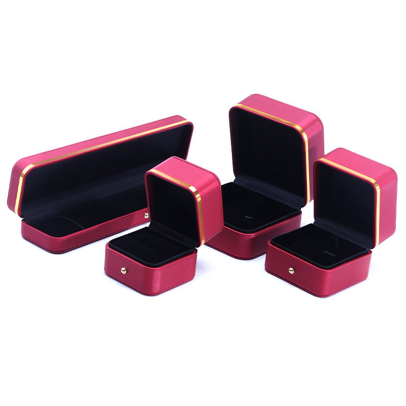 กล่องเครื่องประดับหนังสีแดง สําหรับสไตล์ใหม่สุด สร้อยข้อมือสี่เหลี่ยม สร้อยคอ ชมรมของขวัญ
