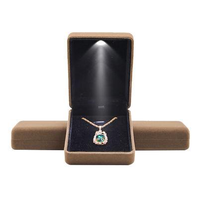 Hanhong Embossed Luxury LED Velvet Brown Jewelry Packaging Box กล่องแหวนตามสั่งกล่องที่มีแสง