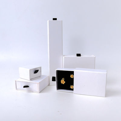 กล่องเครื่องประดับทรงสี่เหลี่ยมผืนผ้า เป็นมิตรต่อสิ่งแวดล้อม กระดาษสี่เหลี่ยม ลิ้นชักสีขาว กล่องเครื่องประดับ